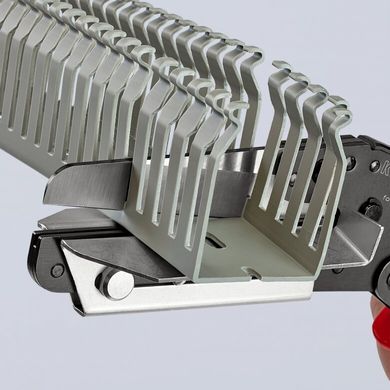 Ножиці для пластмаси і кабельних коробів Knipex 95 02 21