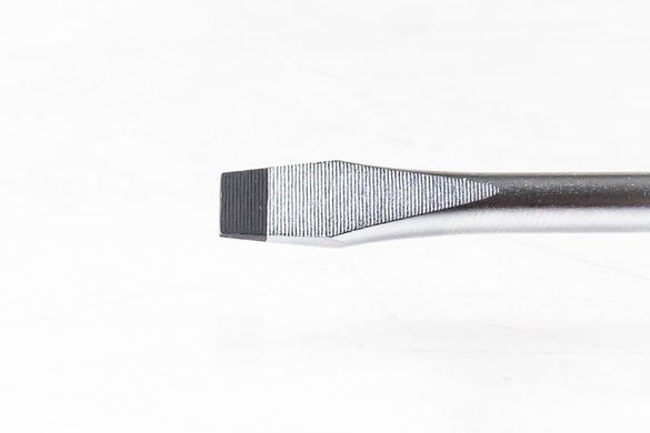 Отвертка профессиональная шлицевая прямая SL6.5 125 мм Licota